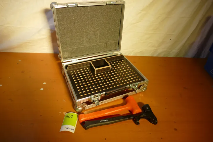 Trusspin Case mit Vertitruss Pinclaw und Global Truss Hammer